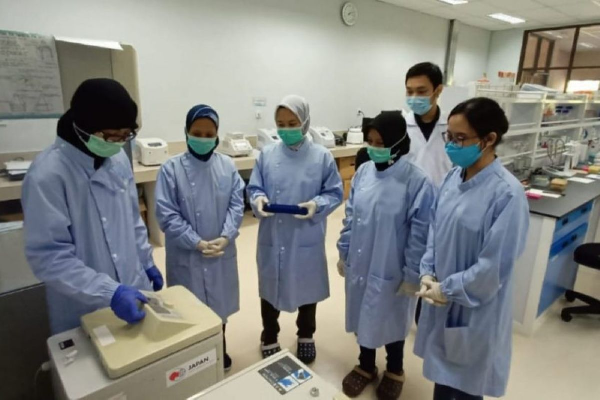 Tim peneliti di laboratorium